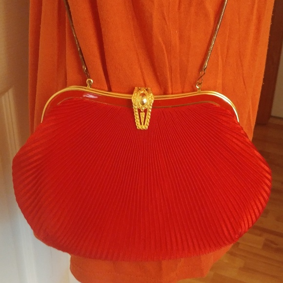 CAROLYN BARTON Handbags - CAROLYN BARTON RED FAN FOLDED CROSSBODY CLUTCH